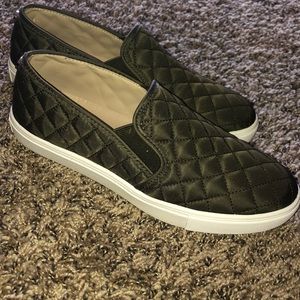 Steve Madden Hunter Green Slip on